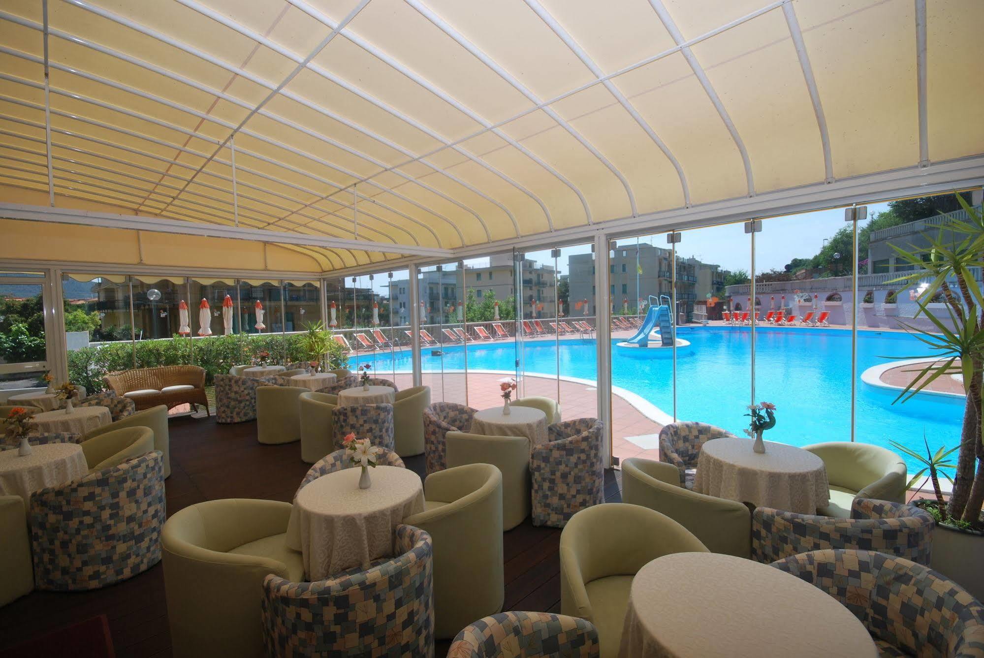 Hotel Paco Pietra Ligure Exteriér fotografie