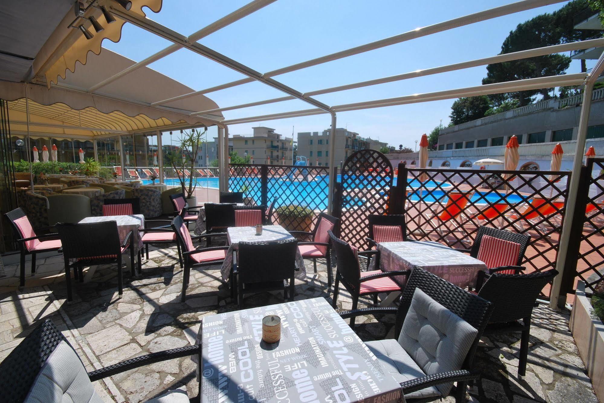 Hotel Paco Pietra Ligure Exteriér fotografie